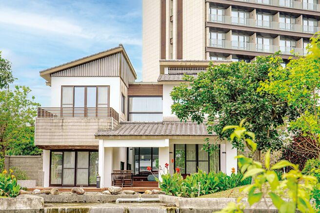 豪華湖畔Villa加贈二人免費入住，入住換穿Hakama文青袴、日式體驗四選二及虛擬高爾夫，一次暢享必玩活動超划算。圖／宜蘭綠舞國際觀光飯店提供