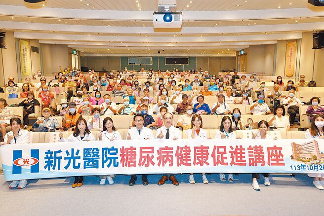 《中國時報》26日與新光醫院合辦「旺旺中時生活講堂」，邀請內分泌科醫師江宜倫、健康管理部醫療副主任柳朋馳、運動教練小傅老師，分享「聰明控糖 遠離甜蜜負擔」，吸引民眾熱烈響應。（新光醫院提供／林周義台北傳真）