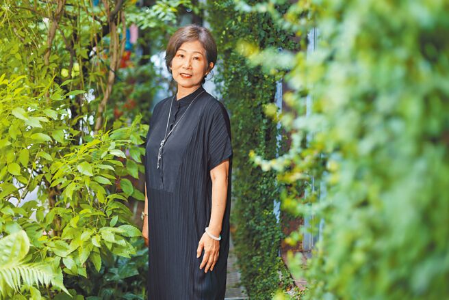 江念庭雖已過花甲之年，體態外貌仍維持得很好。（陳俊吉攝）