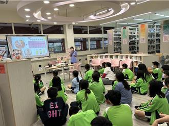 13歲女童力敵燒燙傷痛 自創繪本捐贈多校圖書館