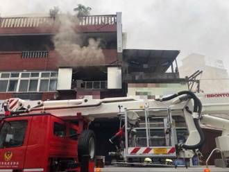 驚險！新莊公寓火警3消防員空間迷失  氣瓶耗盡喊「Mayday」獲救