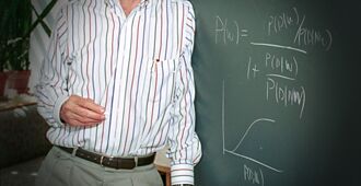 科學家新視野－「引領AI創新」獲諾貝爾獎：深度學習技術加速產業變革