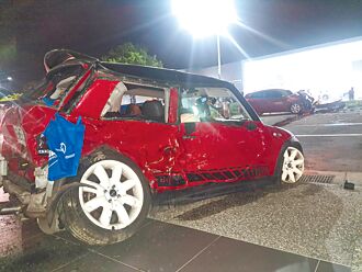 宜蘭3紅車相撞 釀1死4傷