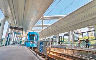 动线乱、设备坏 淡海轻轨惹怨