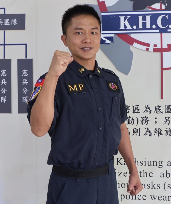 緝毒犬分組分組長蘇上士。（記者劉宸瑋攝）