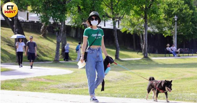 户外运动的地点很重要，研究显示公园比马路旁更好，比较不会影响肺功能。（图／记者方万民摄）