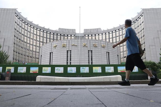 中国人民银行（大陆央行）今宣布，为维护银行体系流动性合理充裕，进一步丰富央行货币政策工具箱，决定即起启用「公开市场买断式逆回购」操作工具。（中新社）