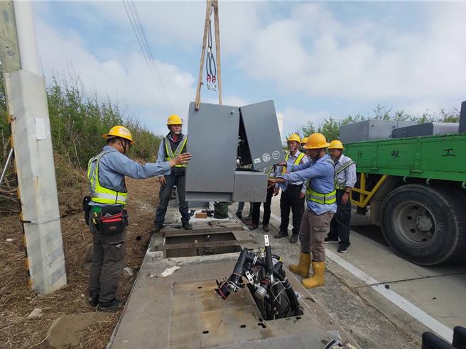 2024年10月28日澎湖县／台电26日在望安地区完成改压工程作业，将原本3，300伏特电压，提升为11