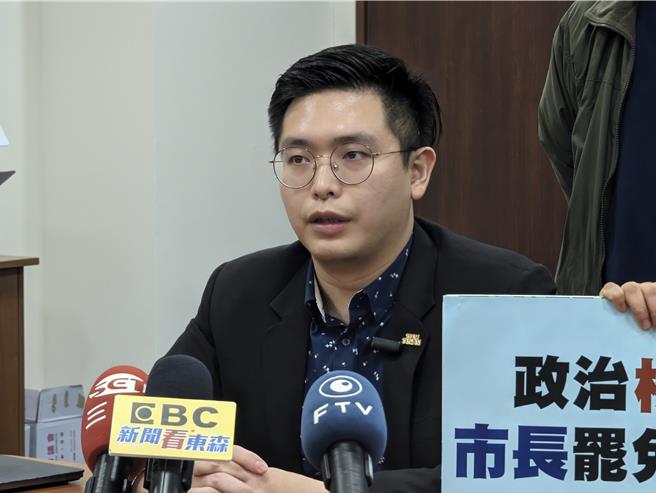 因为涉嫌诈领助理补助费，基隆市议员张颢瀚遭基隆地院裁定羁押禁见，25日向高院提出抗告。（张志康摄）