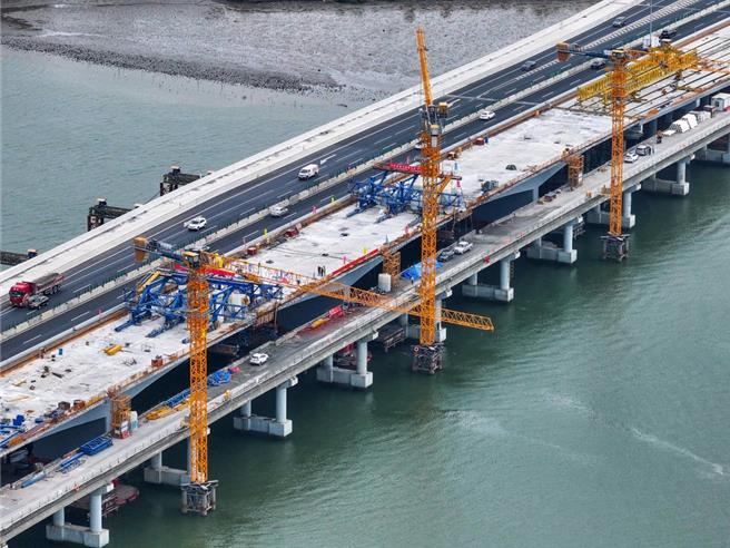 陆学者张斌：要提高政府总支出的增速，进而增加居民与企业的收入。（新华社）