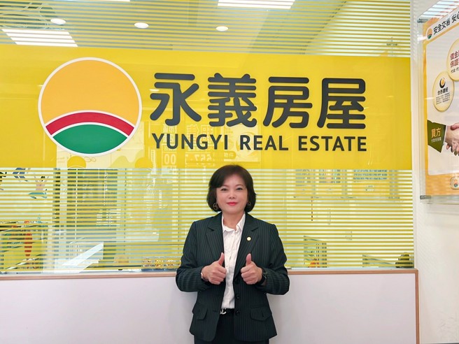 被昵称为「南霸天」的周文惠，加盟永庆房产集团超过15年，目前旗下已开出6间永义房屋加盟店。(图/永庆不动产提供)