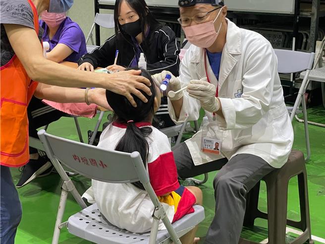 桃园市教育局今年学生健检共编列2600万元经费，总计约7万名学生受益，检查项目多达10余项。（桃园市教育局提供）