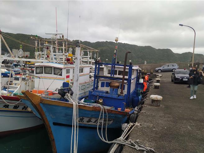 基隆地檢署28日上午會同法務部行政執行署宜蘭分署、海巡署北部分署，查看2022年間載運市價13億元毒品的漁船現況，並將於今年底之前法拍該船。（行政執行署宜蘭分署提供／張志康基隆傳真）