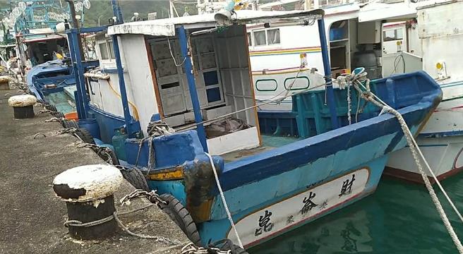 基隆地檢署28日上午會同法務部行政執行署宜蘭分署、海巡署北部分署，查看2022年間載運市價13億元毒品的漁船現況，並將於今年底之前法拍該船。（行政執行署宜蘭分署提供／張志康基隆傳真）