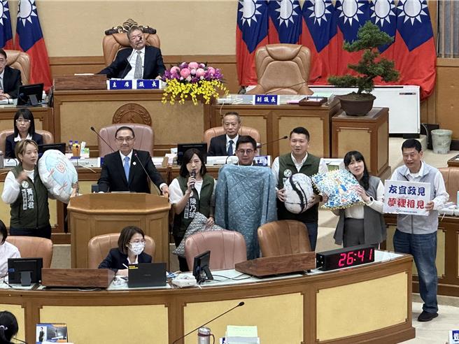 近5年畫設的更新單元不到100案，其中一半集中在新店，甚至從2016年迄今，工務局僅完成5棟補強，新北市議會民進黨團呼籲市府加速都更。（高鈞麟攝）