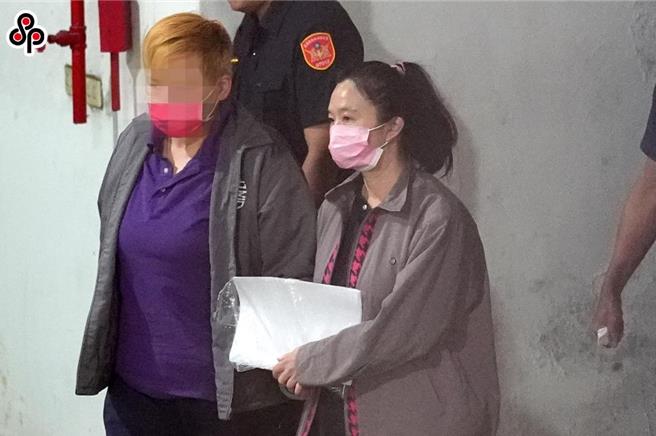 台北地檢署偵辦京華城容積率弊案，提訊在押的國民黨台北市議員應曉薇（右）（中時資料照片，黃世麒攝）