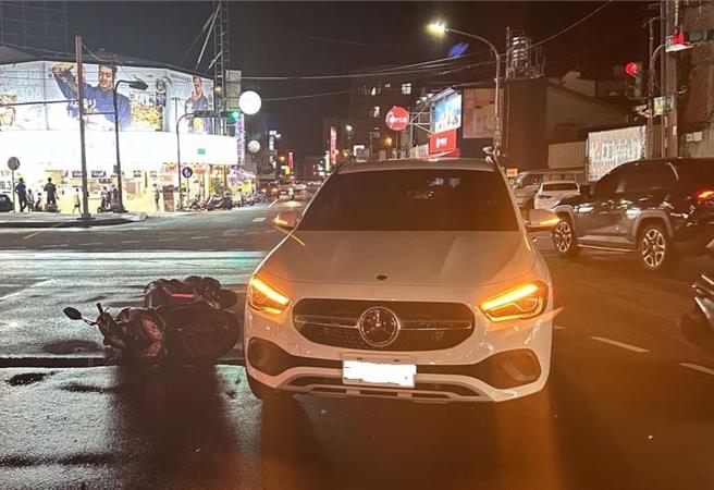 网友在「埔里人」等脸书社群爆料，机车骑士时常被撞，遭质疑涉嫌制造假车祸诈取和解金。（民眾提供／杨静茹南投传真）