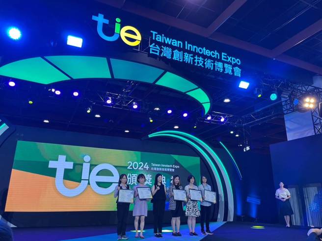東海團隊參與「2024台灣創新技術博覽會」，以六項專利奪得四項大獎。(照片/東海大學提供)