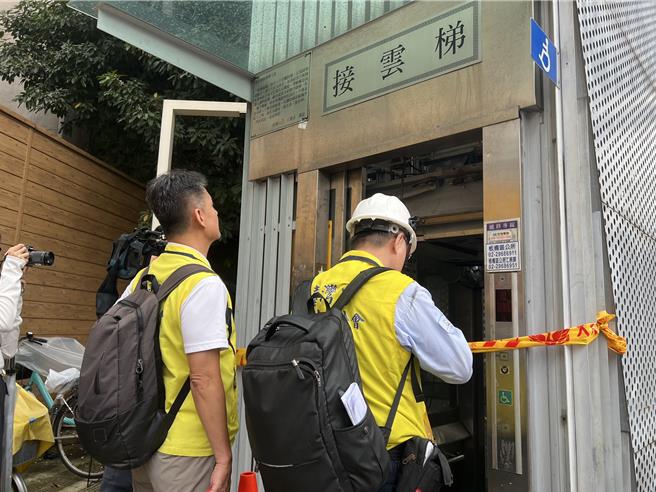 第三方公正單位台灣省機械技師公會人員查看損壞情形。（王揚傑攝）