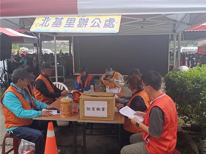 万里区28日举行「2024年核子事故区域防灾社区民眾防护演练」。（万里区公所提供）