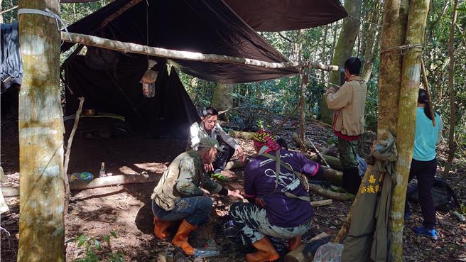 獵人們到獵場宿營時多半會搭設簡易獵寮。(林業署嘉義分署提供／呂妍庭嘉義傳真)