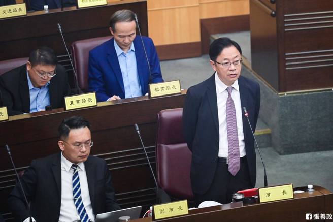 北桃园27日早上发生身障男子强抱国小女童，女童不停逃窜、声嘶力竭高喊不要和救命的26秒画面曝光令人揪心。对此，桃园市长张善政28日就在脸书上表示「市政府会强化预防，支持依法严惩，确保大家有安心的居住环境」。（取自张善政脸书）