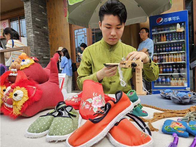 寧夏刺繡第五代傳承人夏雨。（陳冠宇攝）