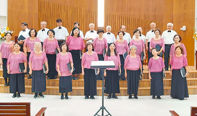 嘉義市文化合唱團在南門教會舉行「終曲」音樂會，畫下美好句點。（廖素慧攝）