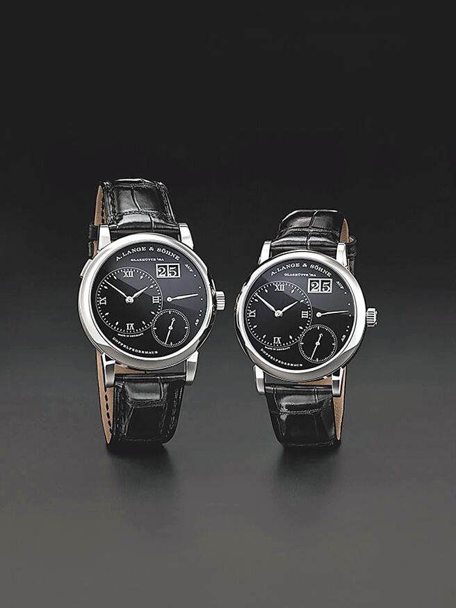 朗格「LANGE 1」和「Little LANGE 1」系列全新限量對表，鉑金款。（A. Lange & Sohne提供）