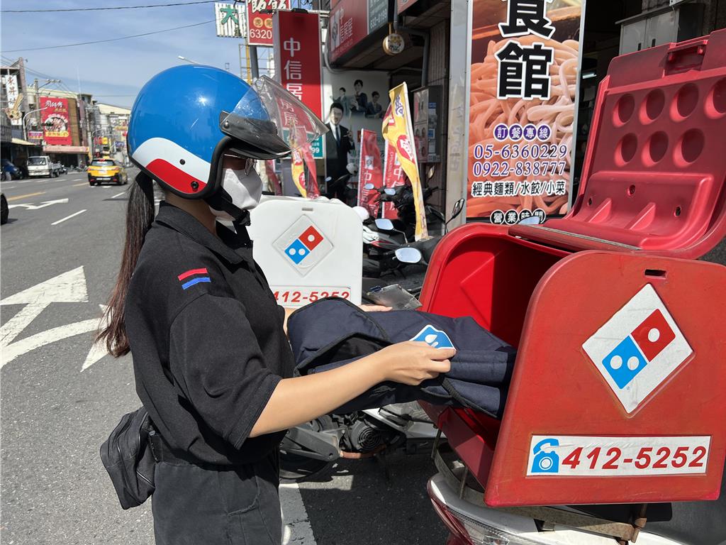 鼓勵職校畢業生進職場 穩定就業每月加碼1萬元津貼