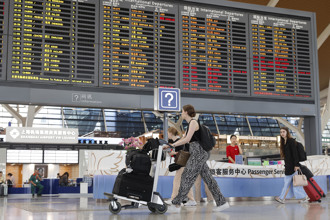 頭條揭密》歐美澳飛中國航班大減：政治脫鉤或商業策略調整？