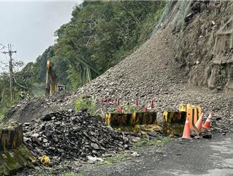 連日大雨！高雄藤枝聯外道路再崩塌 逾百人改道通行