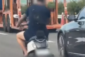 哈囉這國道耶！刺青男闖國道「攔車狂譙」 誇張行徑曝光