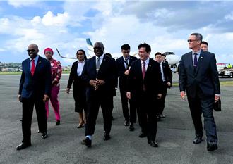 林佳龙抵圣露西亚 获露国政要及皇家乐队演奏迎接