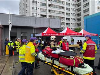 桃園消防演練！出動空拍機、機器人 科技救災再升級