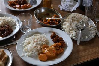 「吐口水圣战」？印度食品卫生新法引发分化社会隐忧