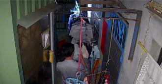 龜山變態再＋1 ！偷窺狂爬牆直盯窗戶 住戶急報警