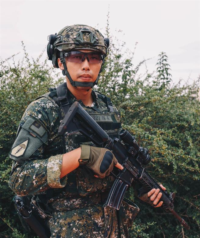 特2營特2連排長王中尉。（記者袁銘駿攝）