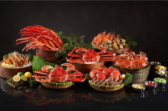 「福容美食通用券」买10送2，平均1张1067元，畅飨Buffet自助吃到饱、星级港点等顶级美食。(福容大饭店提供)