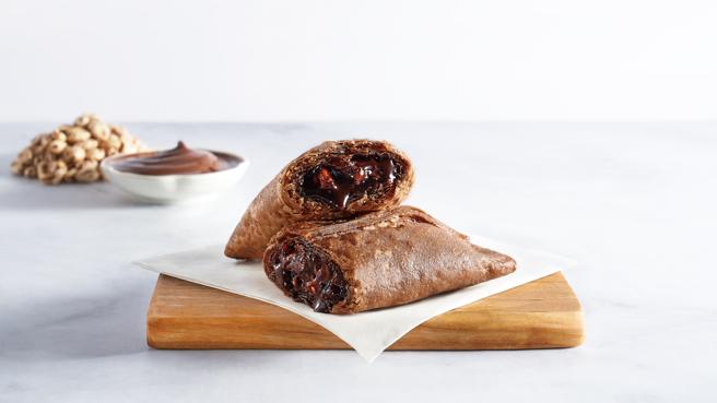 摩斯汉堡「巧克力米派」被称讚内馅很有诚意又浓郁。（摩斯汉堡提供／朱世凯台北传真）