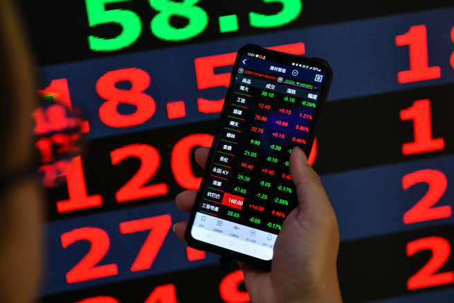 台股走势受关注，生技股顺药增资，公开申购价差逾16万。（图／报系资料照）