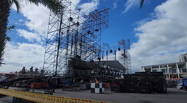 五月天公益演唱会舞台已经开始拆除。（图／Threads）