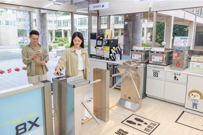 7-11与工研院合作进阶发展「拿了就走智慧商店技术」，让一般消费者也能轻松体验最新的未来AI零售。（7-11提供／朱世凯台北传真）