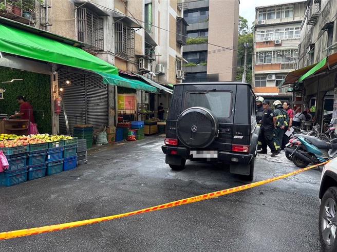 藝人九孔的大G突發火燒車，他機警自行撲滅。（民眾提供）