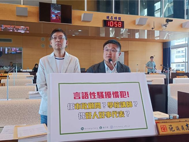 市議員施志昌29日質詢指出，台中某孫姓推拿師近日於網路PO出極盡腥羶色貼文引爭議，並遭揭露擔任市府多項職務。（陳淑娥攝）