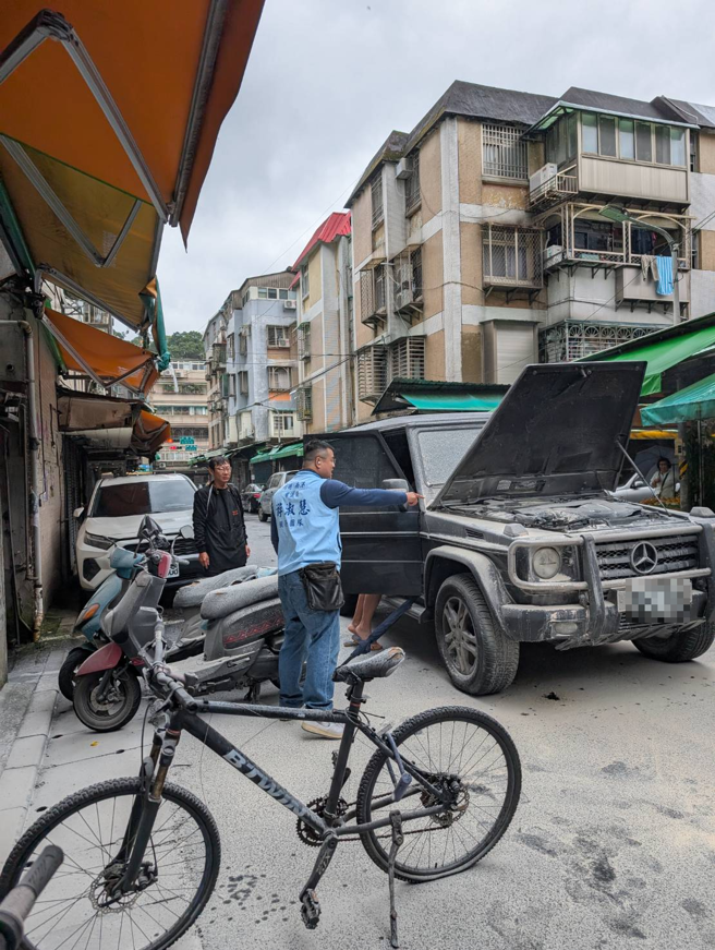 九孔的愛車面目全非。（民眾提供）