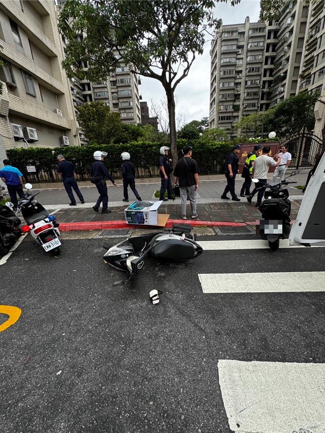 北市30岁男骑车突遭刺伤 ，逃命求救。（民眾提供）