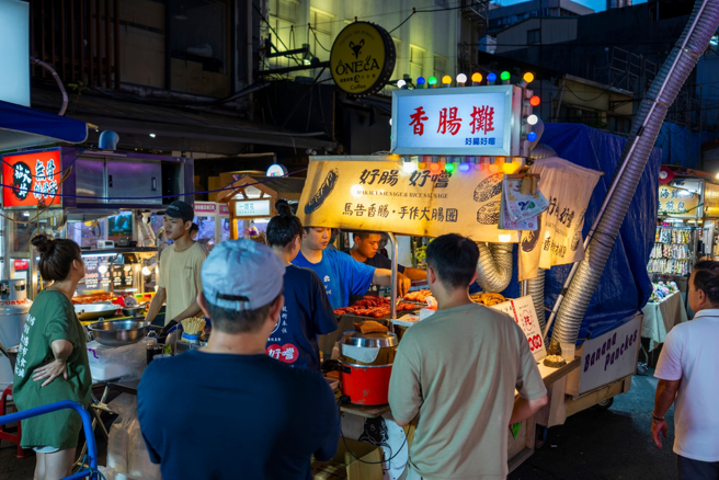 台湾香肠掳获德国人的心，图为民眾排队买香肠。（示意图：shutterstock／达志）