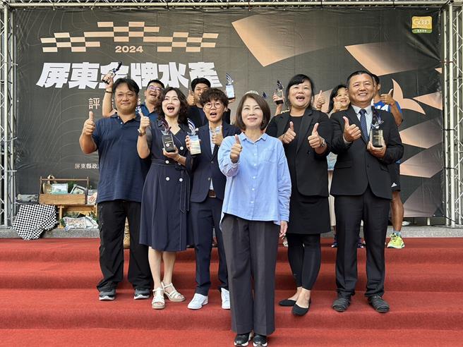屏东县政府为推广水产品29日举办屏东金牌水产评鑑，分为石斑鱼组、午仔鱼组及泰国虾组等3组类别，共选出9组得奖者。（谢佳潾摄）