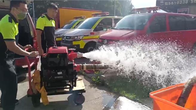 新竹市代理市长邱臣远29日傍晚表示，今天下午5时30分已成立灾害应变中心二级开设，并强化各项整备工作。（新竹市政府提供／陈育贤新竹传真）